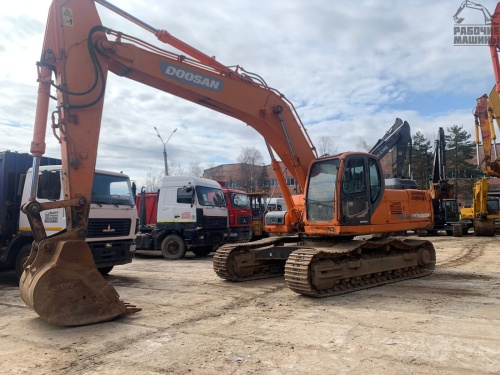 Гусеничный экскаватор Doosan DX300 купить в компании Рабочие Машины