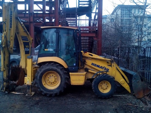 Экскаватор - погрузчик KOMATSU WB93R купить в компании Рабочие Машины