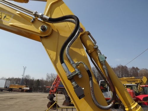 Экскаватор гусеничный Komatsu  PC110R купить в компании Рабочие Машины