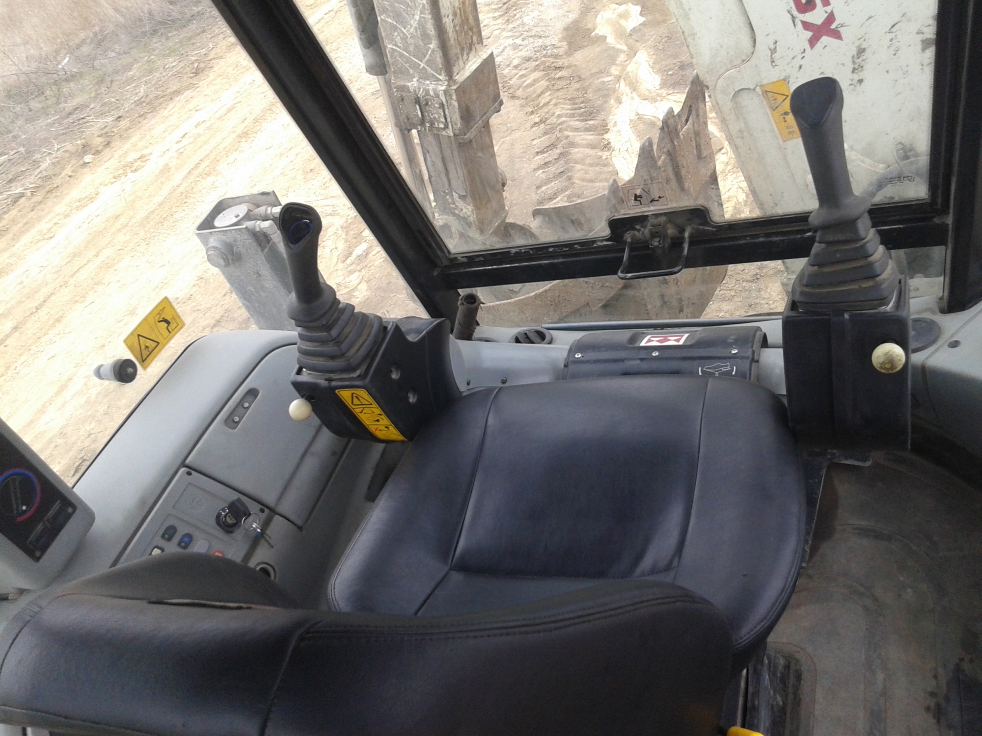 экскаватор-погрузчик TEREX 880 купить в компании Рабочие Машины