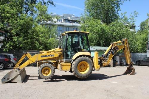 Экскаватор - погрузчик KOMATSU WB93R купить в компании Рабочие Машины