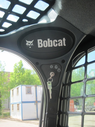 Мини - погрузчик гусеничный BOBCAT T590 2014 года купить в компании Рабочие Машины