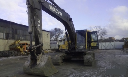 Гусеничный экскаватор VOLVO EC 240B LC купить в компании Рабочие Машины