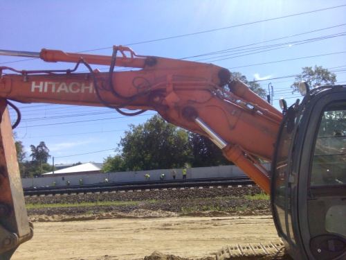 Гусеничный экскаватор HITACHI ZAXIS 240-3 купить в компании Рабочие Машины