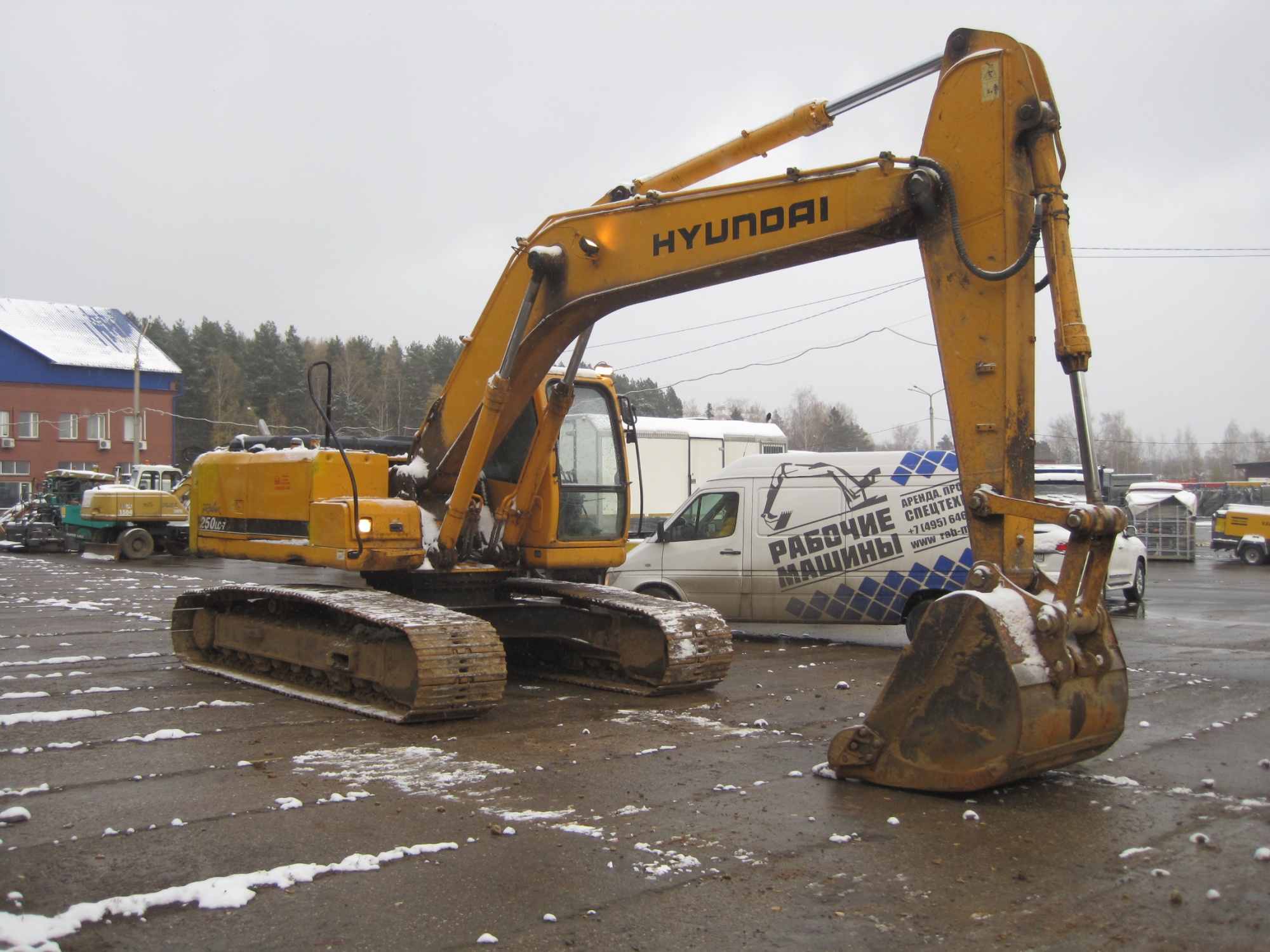 Гусеничный экскаватор HYUNDAI R 250NLC-3 купить в компании Рабочие Машины
