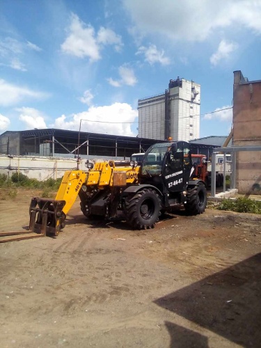 Телескопический погрузчик HAULOTTE 40.17 2013 года купить в компании Рабочие Машины