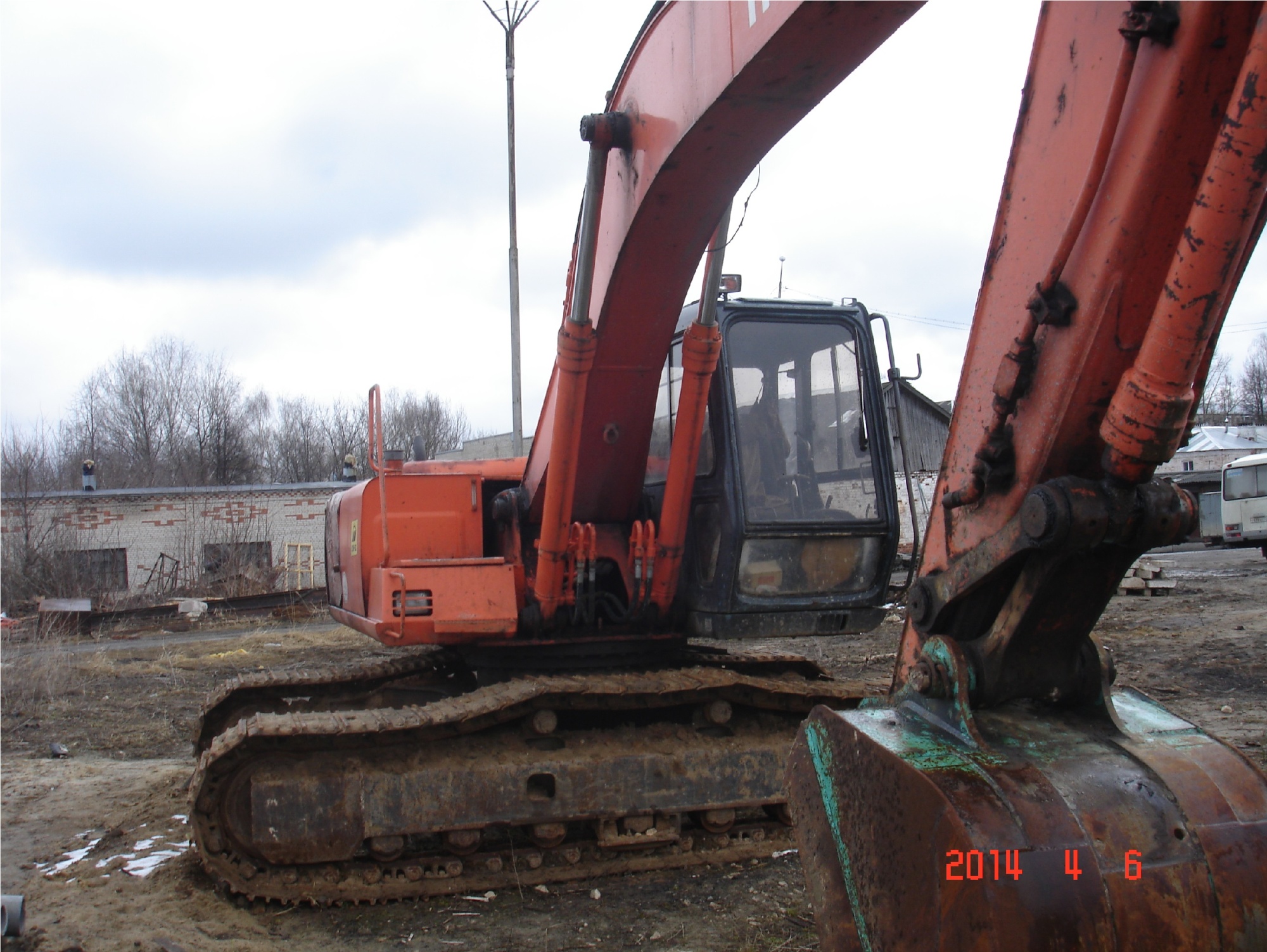 Гусеничный экскаватор HITACHI EX200 LC-3 купить в компании Рабочие Машины