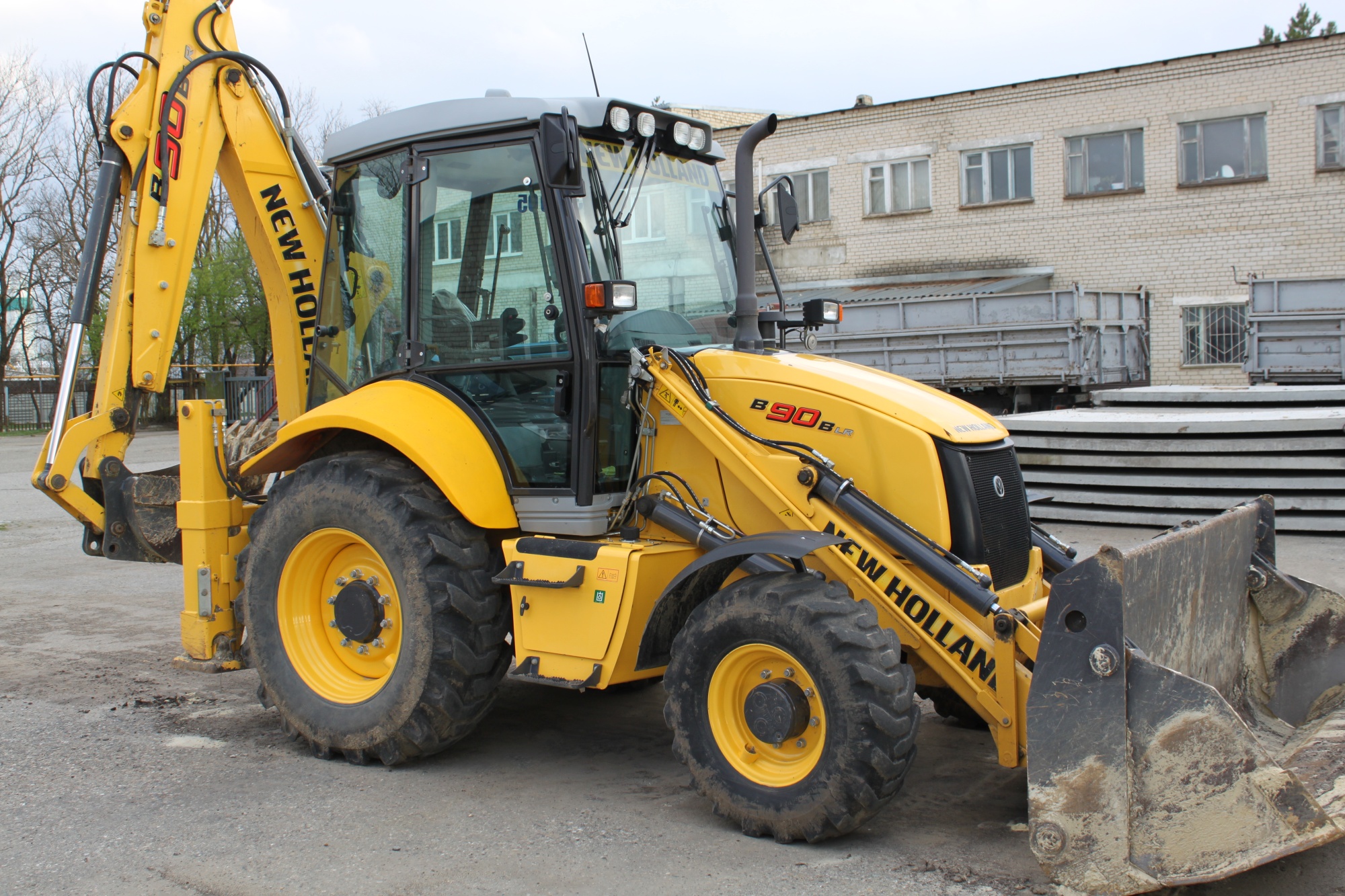экскаватор-погрузчик  New Holland B90B купить в компании Рабочие Машины