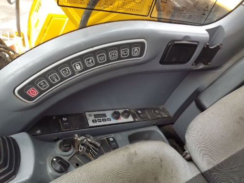 Экскаватор гусеничный JCB JS200LC купить в компании Рабочие Машины