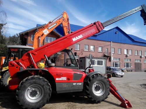 Телескопический погрузчик Manitou MT1740 купить в компании Рабочие Машины
