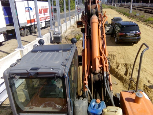 Гусеничный экскаватор HITACHI ZAXIS 240-3 купить в компании Рабочие Машины