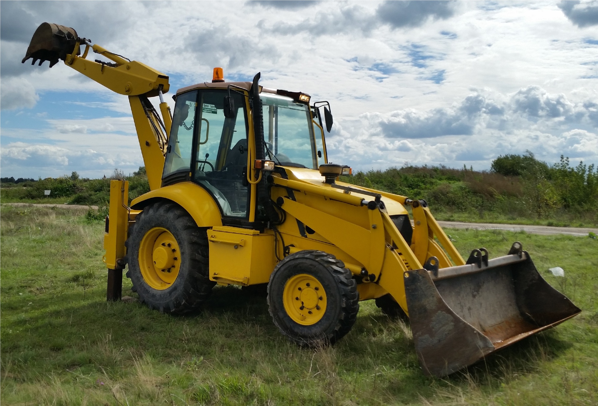 Экскаватор - погрузчик KOMATSU WB91R-2 купить в компании Рабочие Машины