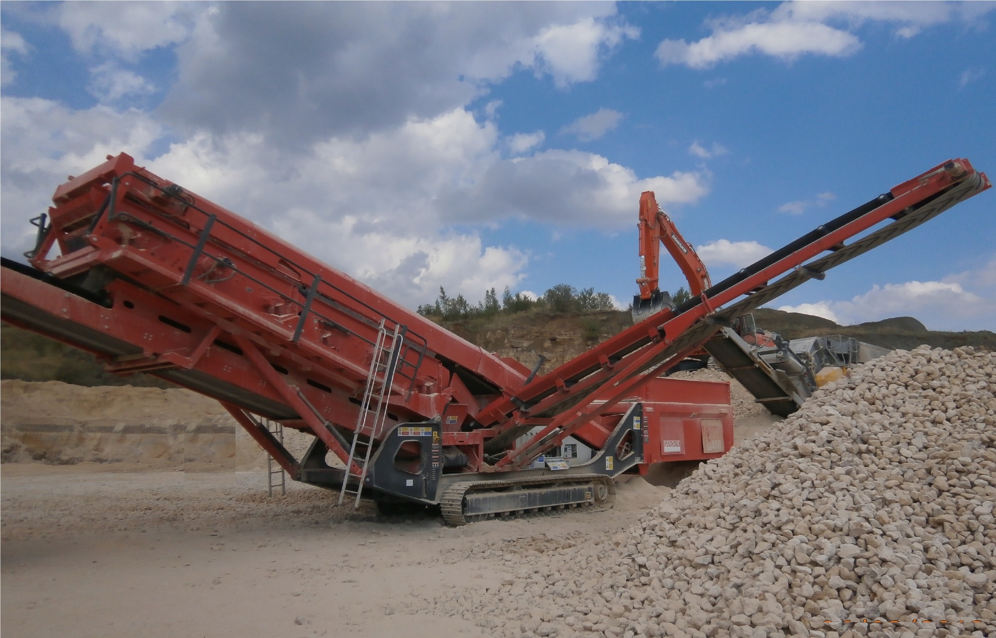 Грохот SANDVIK QA440 (Extec S-6) купить в компании Рабочие Машины