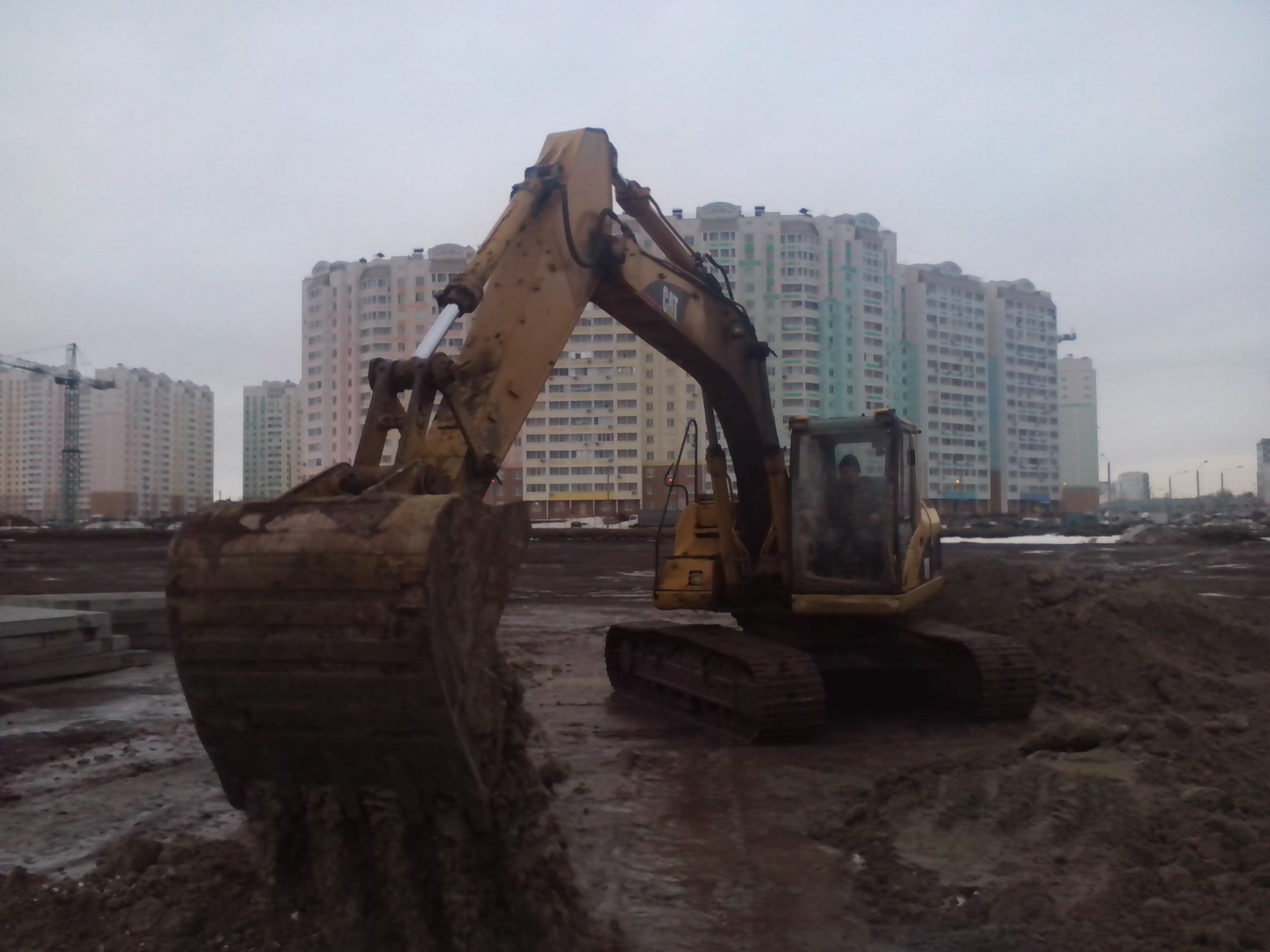 гусеничный экскаватор CAT 318 купить в компании Рабочие Машины