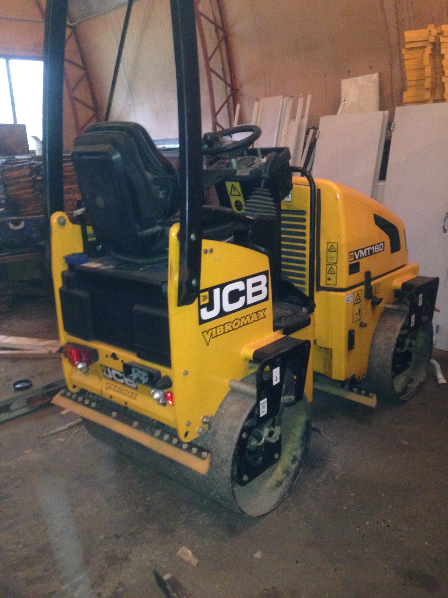 Каток (Гладковальцовый) JCB VIBROMAX VMT 160 купить в компании Рабочие Машины