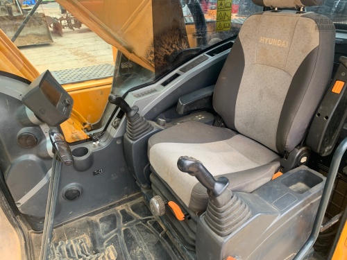Гусеничный экскаватор Hyundai R 300lc купить в компании Рабочие Машины