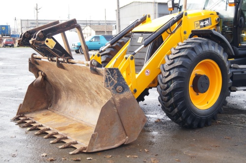 Экскаватор-погрузчик JCB 4CX купить в компании Рабочие Машины
