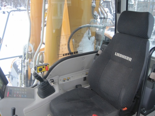 Экскаватор гусеничный Liebherr 906 купить в компании Рабочие Машины