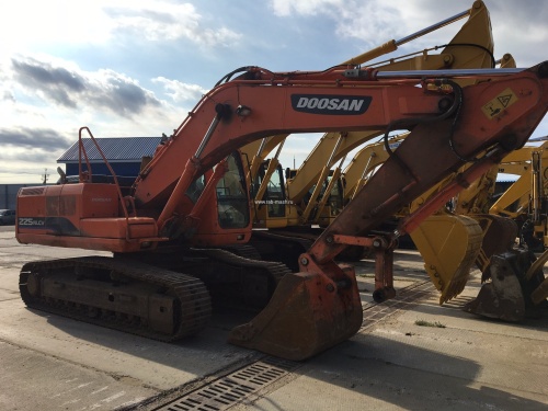 Гусеничный экскаватор DOOSAN / DAEWOO SOLAR 225NLCV купить в компании Рабочие Машины