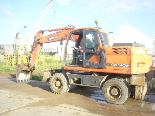 экскаватор колесный DOOSAN 140 W купить в компании Рабочие Машины