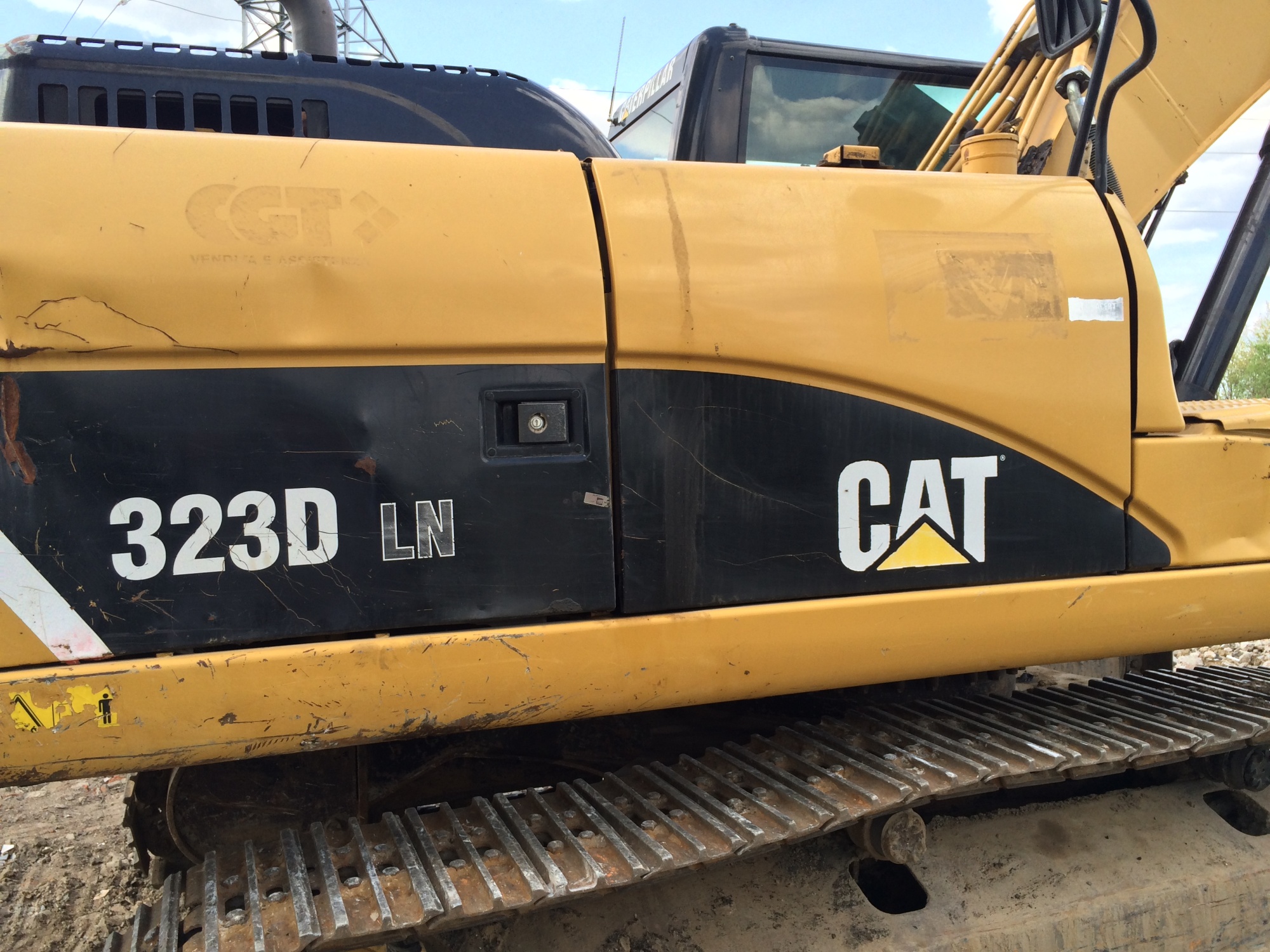 Гусеничный экскаватор CATERPILLAR 320D купить в компании Рабочие Машины