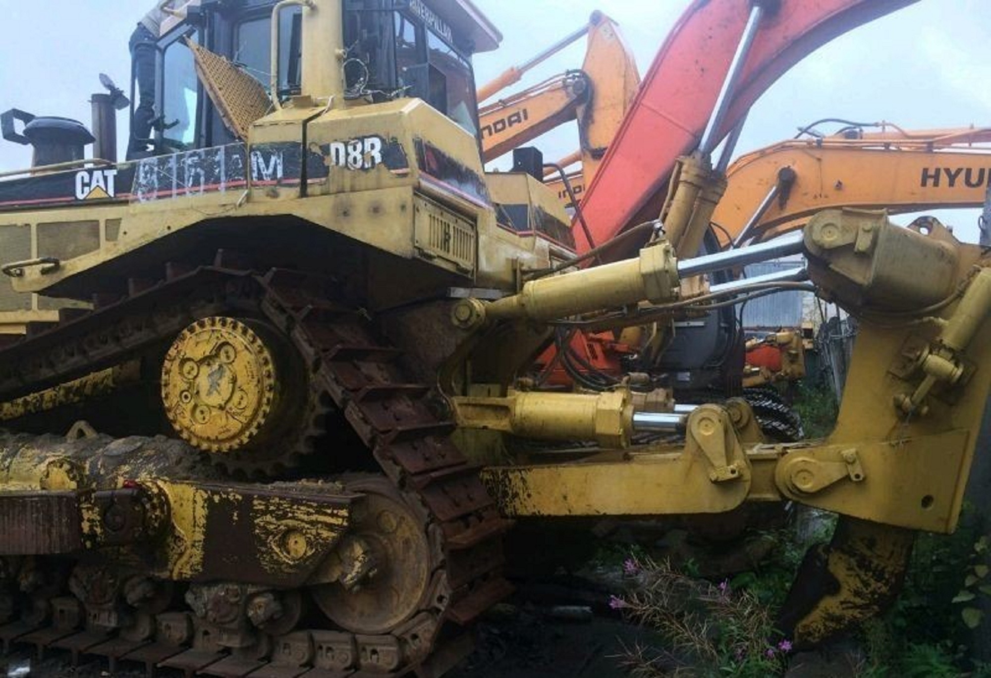 Бульдозер CATERPILLAR D 8T купить в компании Рабочие Машины