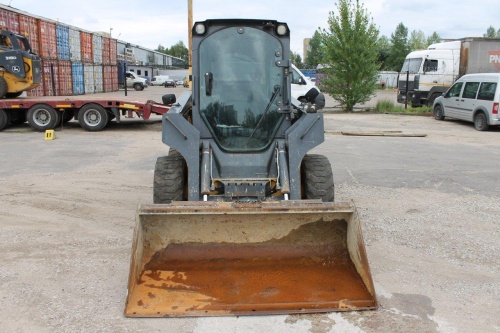 Мини - погрузчик фронтальныйJOHN DEERE 318D купить в компании Рабочие Машины