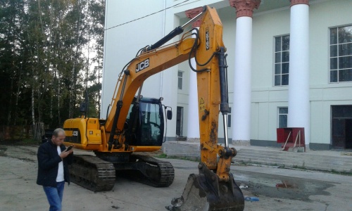 Гусеничный экскаватор JCB JS 160 купить в компании Рабочие Машины