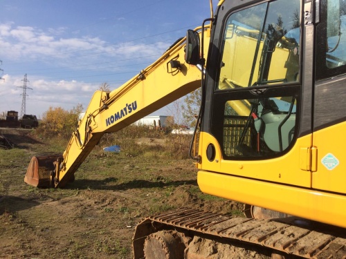 Гусеничный экскаватор KOMATSU PC220 купить в компании Рабочие Машины