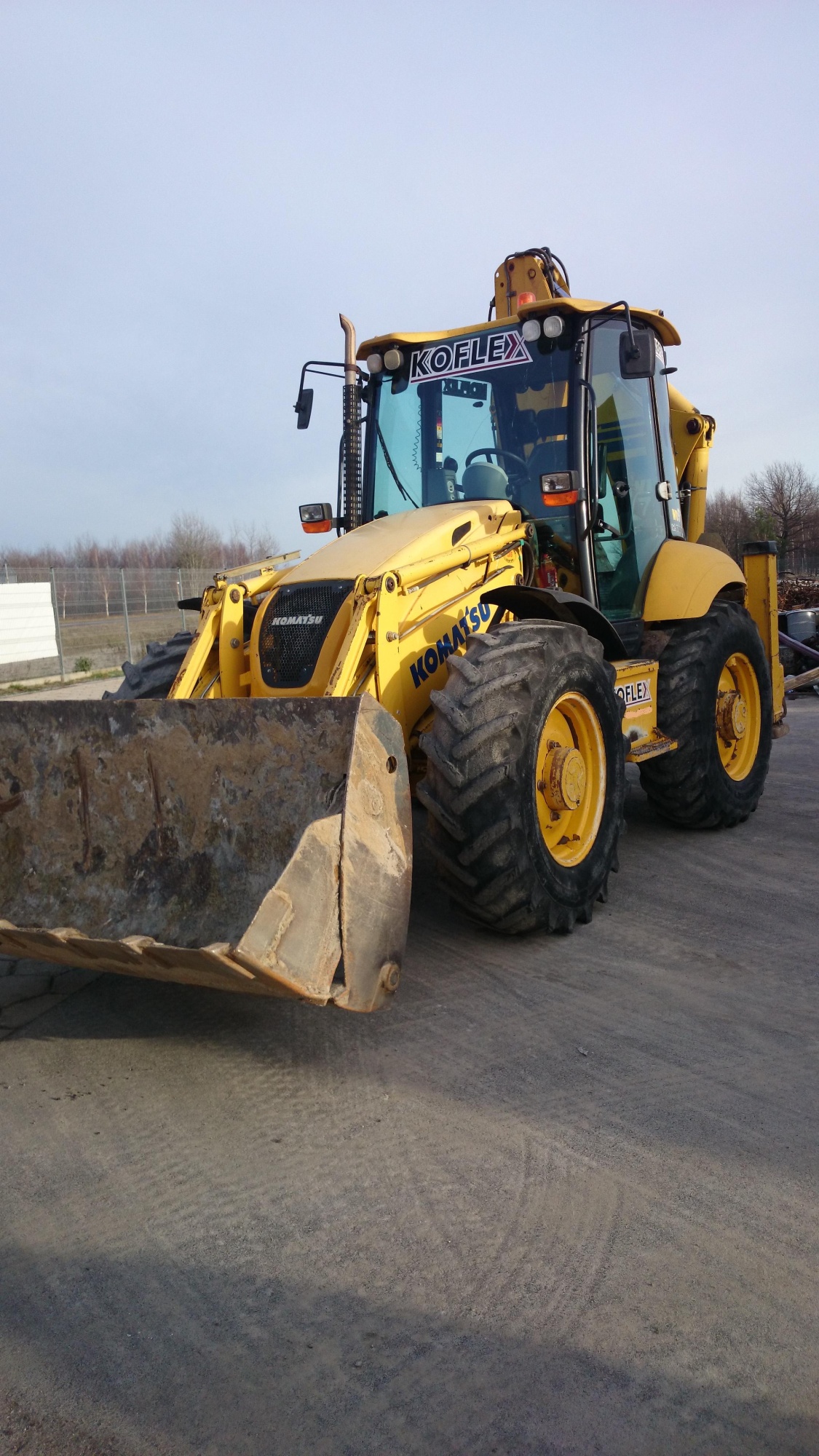 Экскаватор-погрузчик Komatsu WB 97 S-5 купить в компании Рабочие Машины
