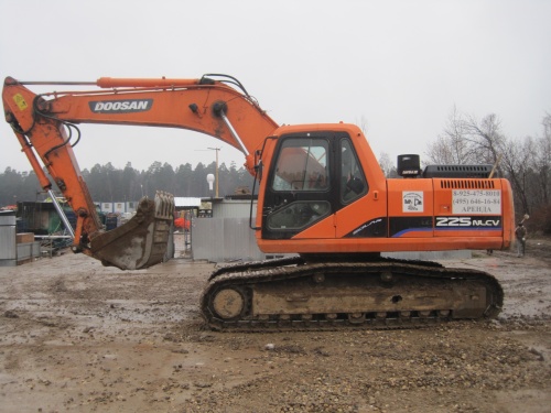 Экскаватор гусеничный Doosan S225NLC-V купить в компании Рабочие Машины