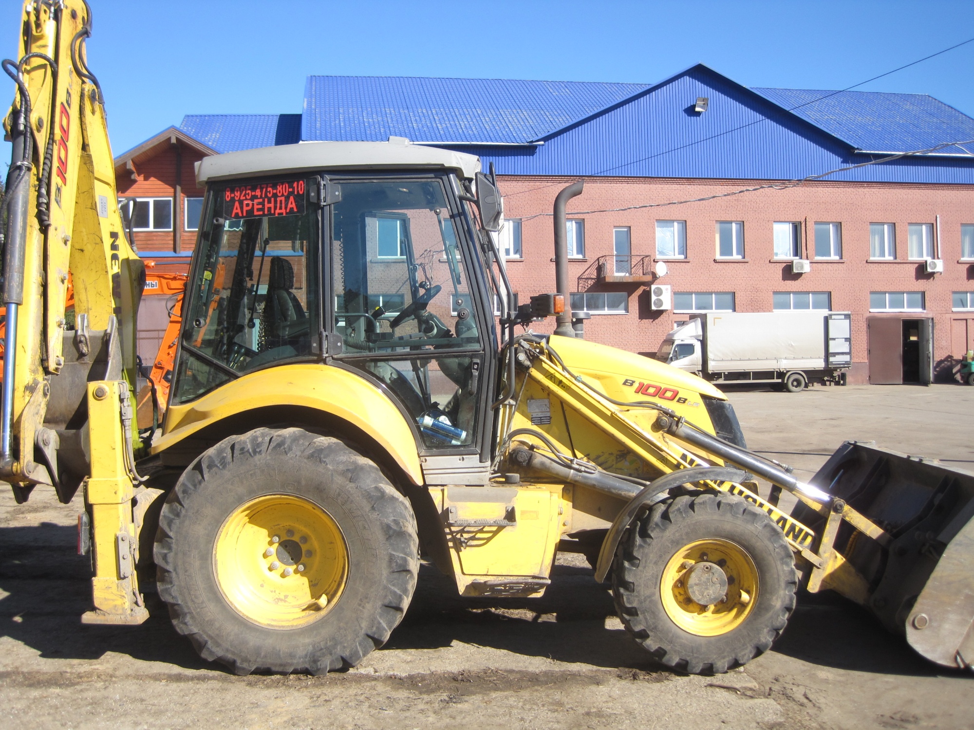 экскаватор-погрузчик New Holland B 100 купить в компании Рабочие Машины