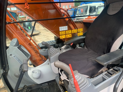 Гусеничный экскаватор Hitachi ZX210 купить в компании Рабочие Машины