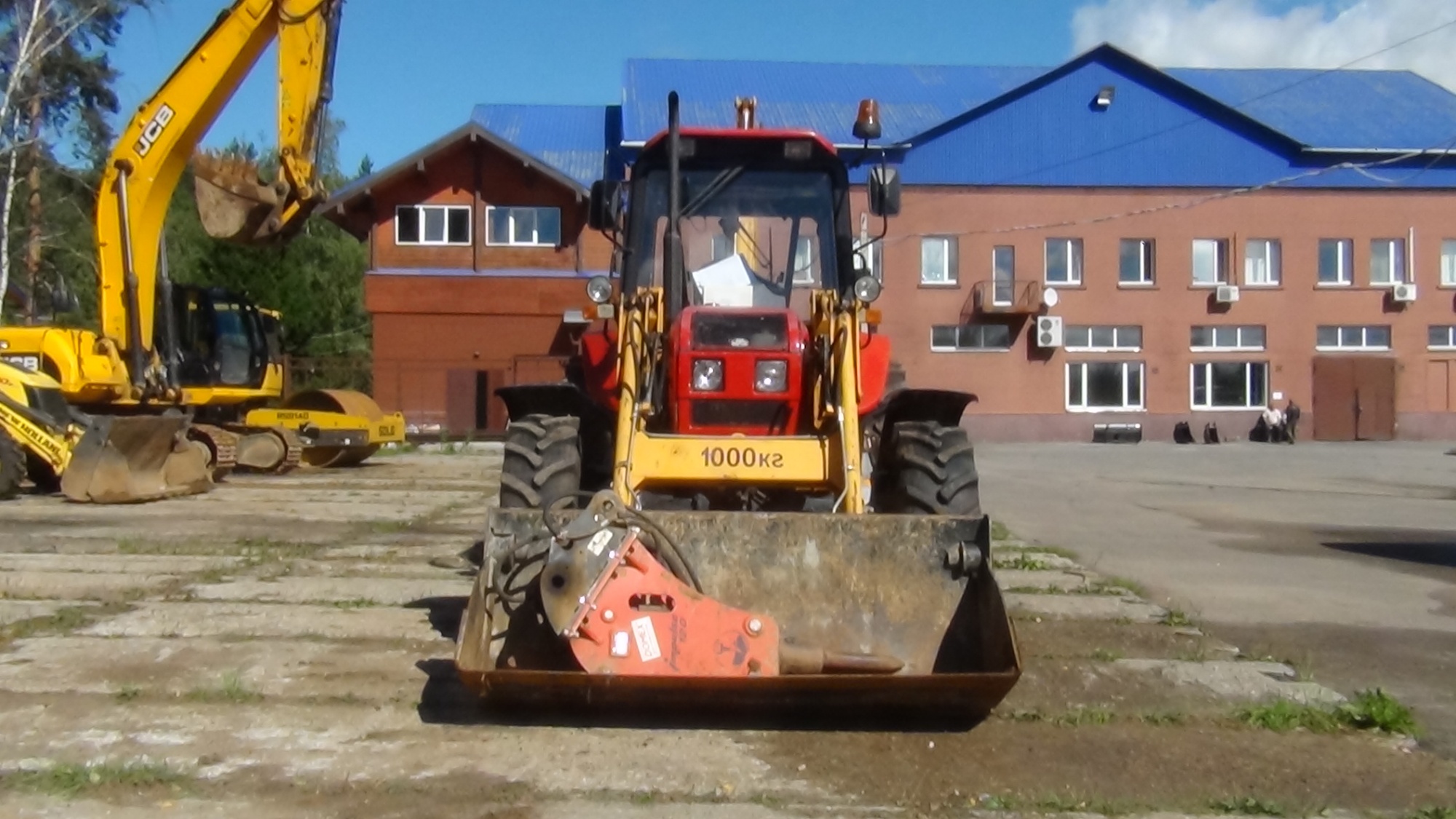 Экскаватор - погрузчик АМКОДОР 702EA купить в компании Рабочие Машины