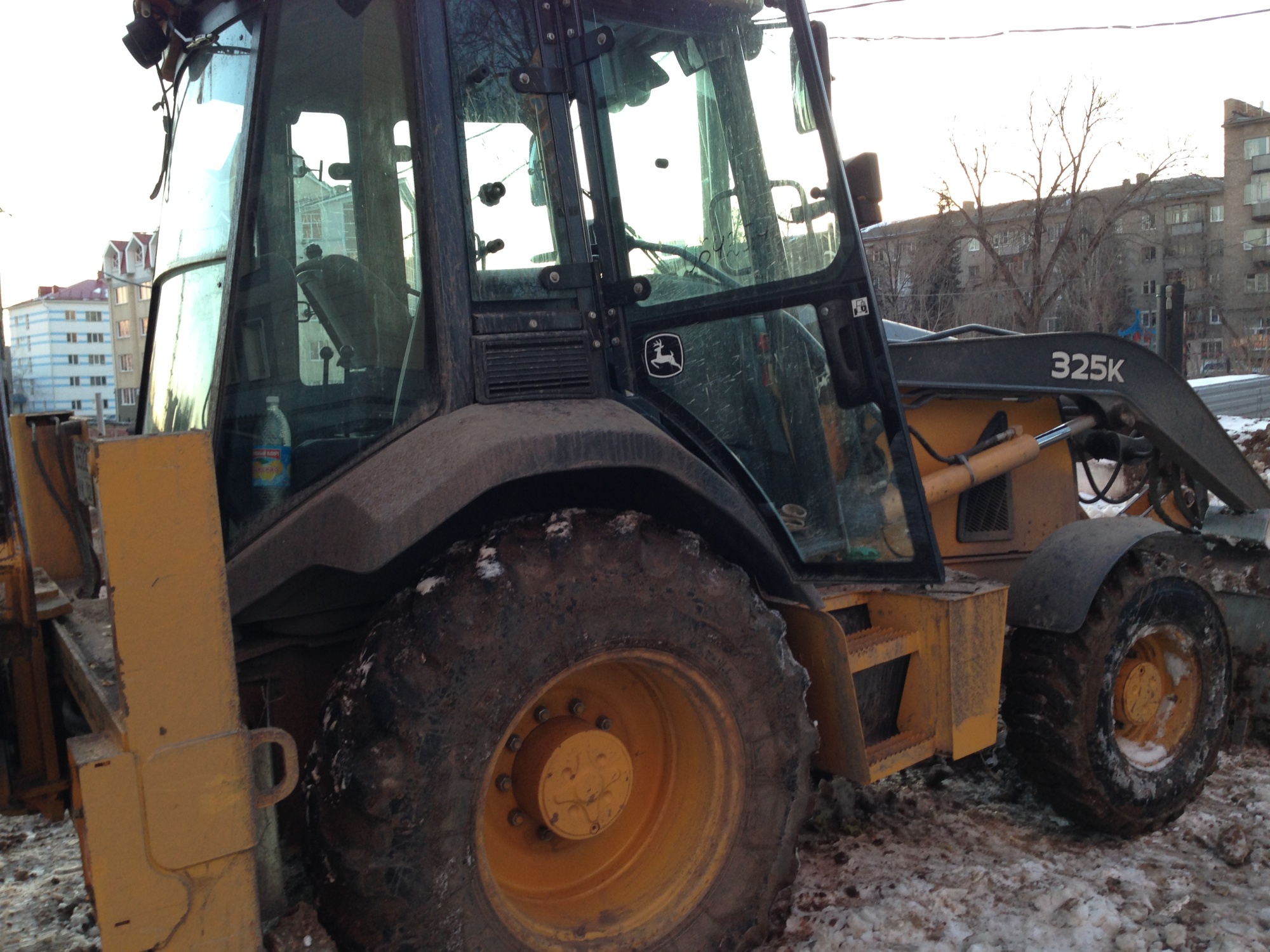 экскаватор-погрузчик John Deere 325K купить в компании Рабочие Машины