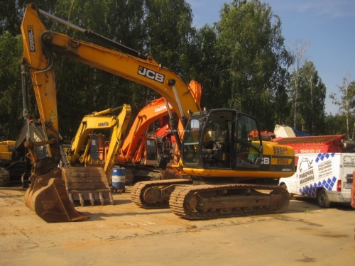 Гусеничный экскаватор JCB JS 220S купить в компании Рабочие Машины