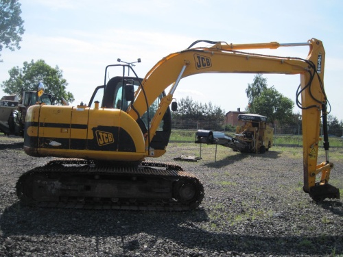 Экскаватор гусеничный JCB JS130 купить в компании Рабочие Машины