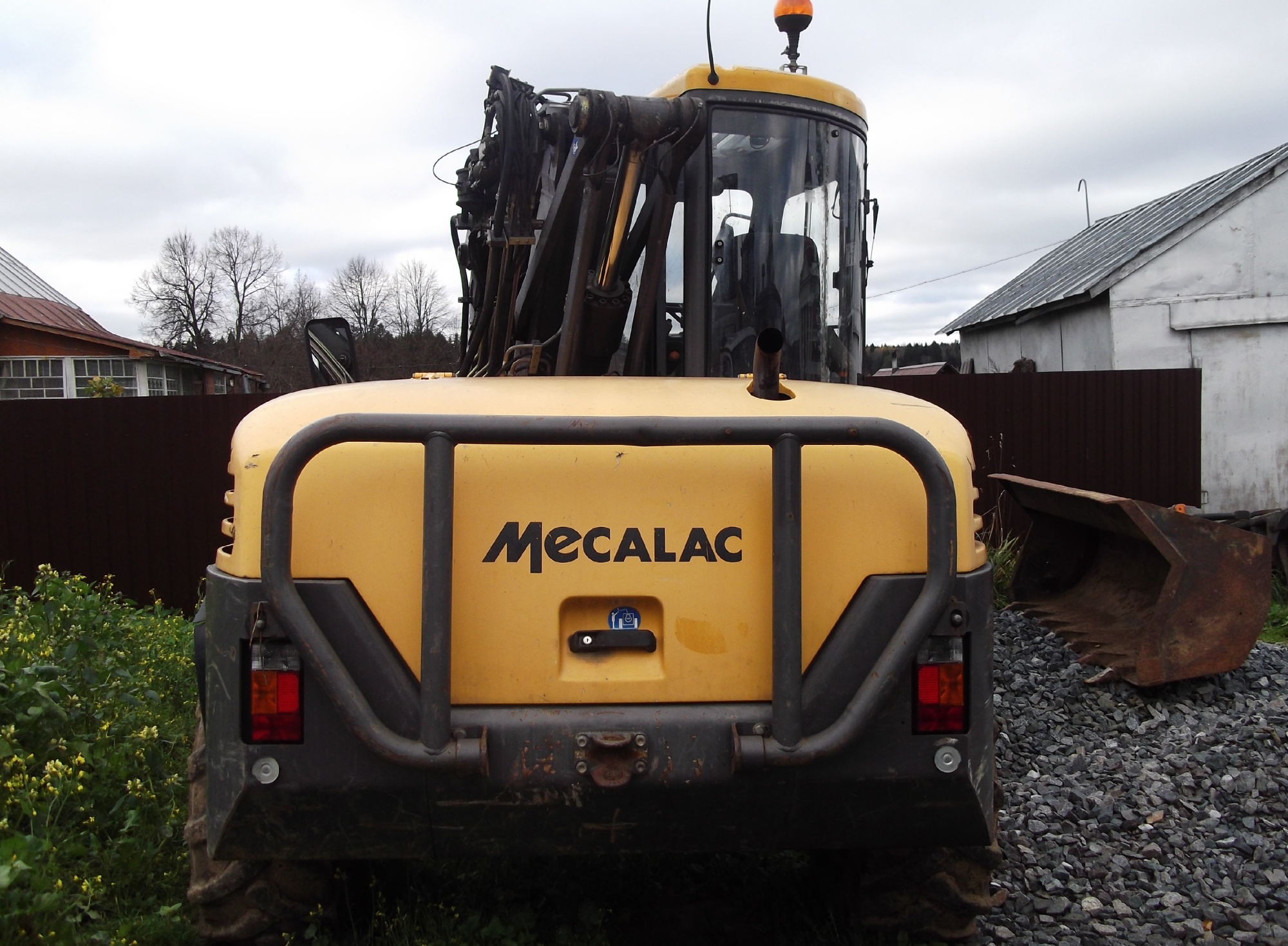 Колесный экскаватор MECALAC 12MSX купить в компании Рабочие Машины