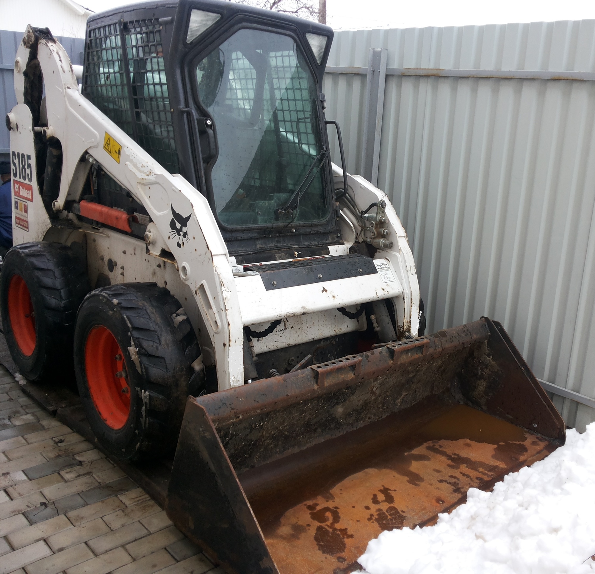 минипогрузчик Bobcat S185 купить в компании Рабочие Машины