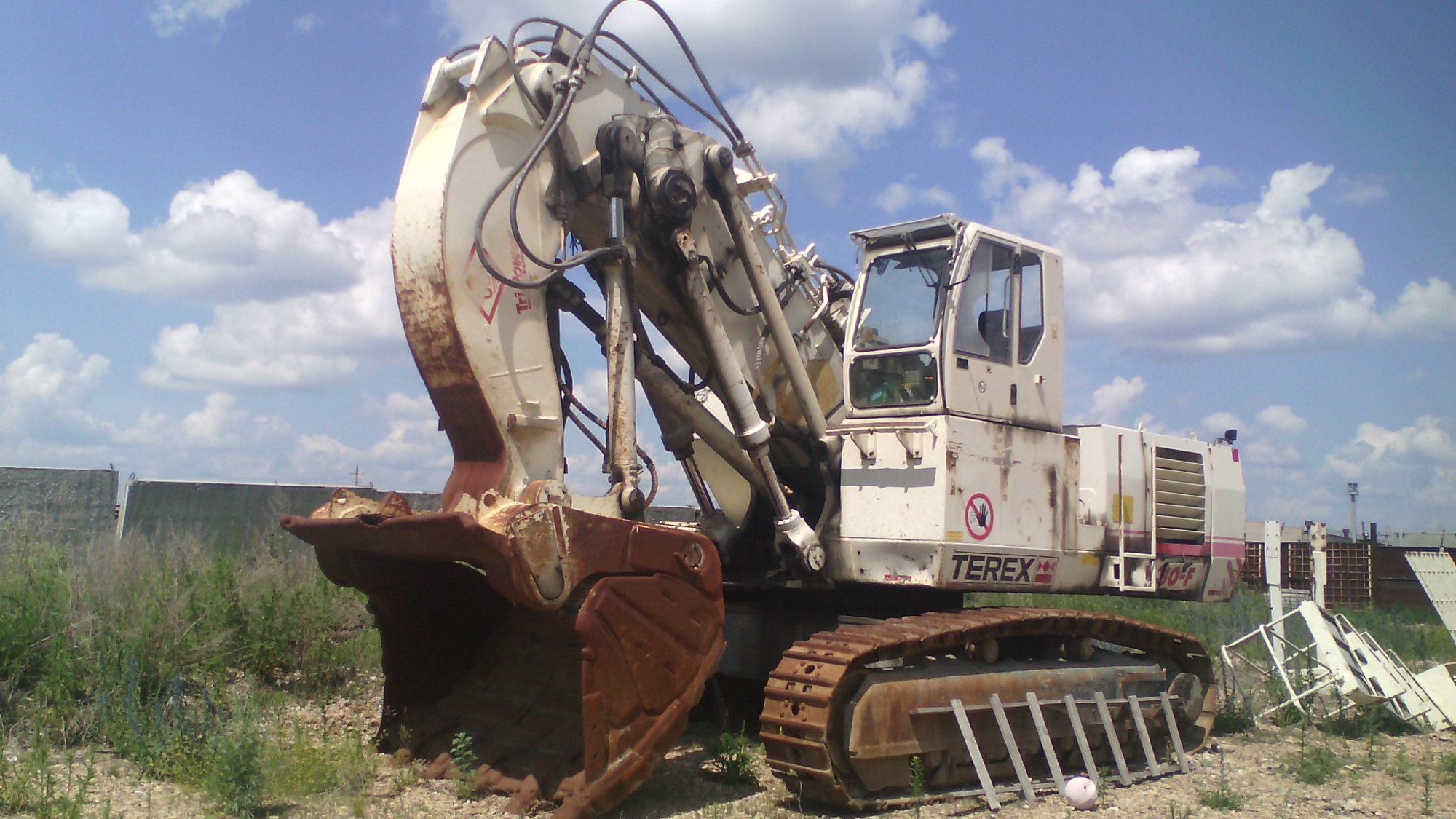 Гусеничный экскаватор TEREX RH 30F купить в компании Рабочие Машины