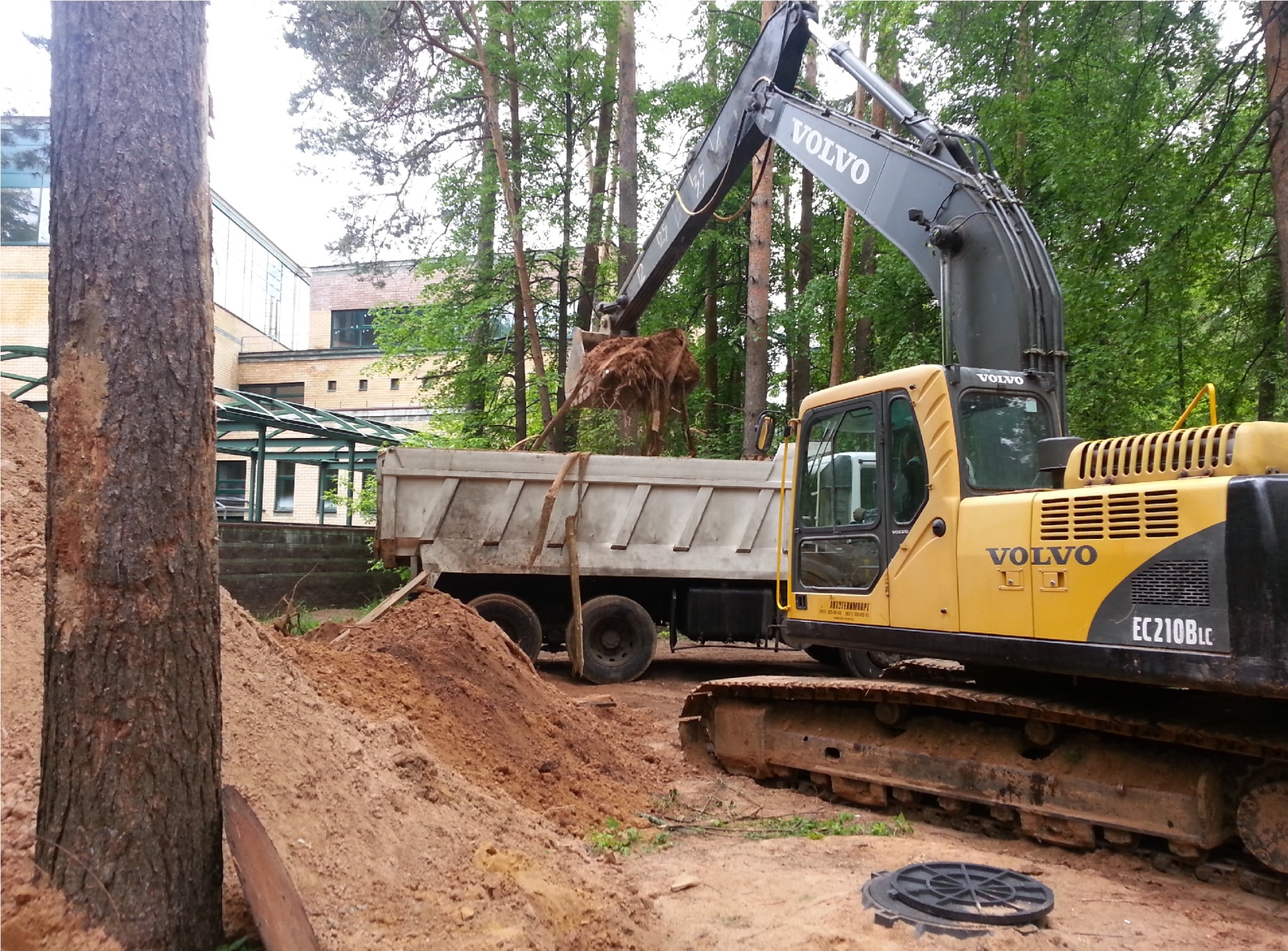 Гусеничный экскаватор VOLVO EC210B купить в компании Рабочие Машины