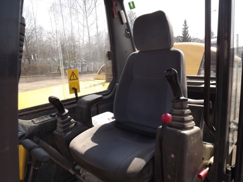 Экскаватор гусеничный Komatsu  PC110R купить в компании Рабочие Машины