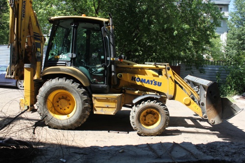Экскаватор - погрузчик KOMATSU WB93R купить в компании Рабочие Машины