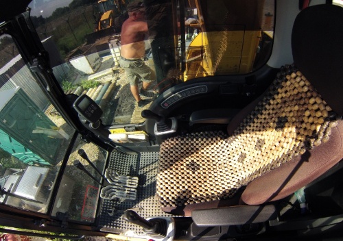 Гусеничный экскаватор JCB JS 220S купить в компании Рабочие Машины