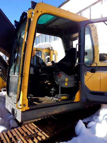 экскаватор гусеничный VOLVO EC210BLC купить в компании Рабочие Машины