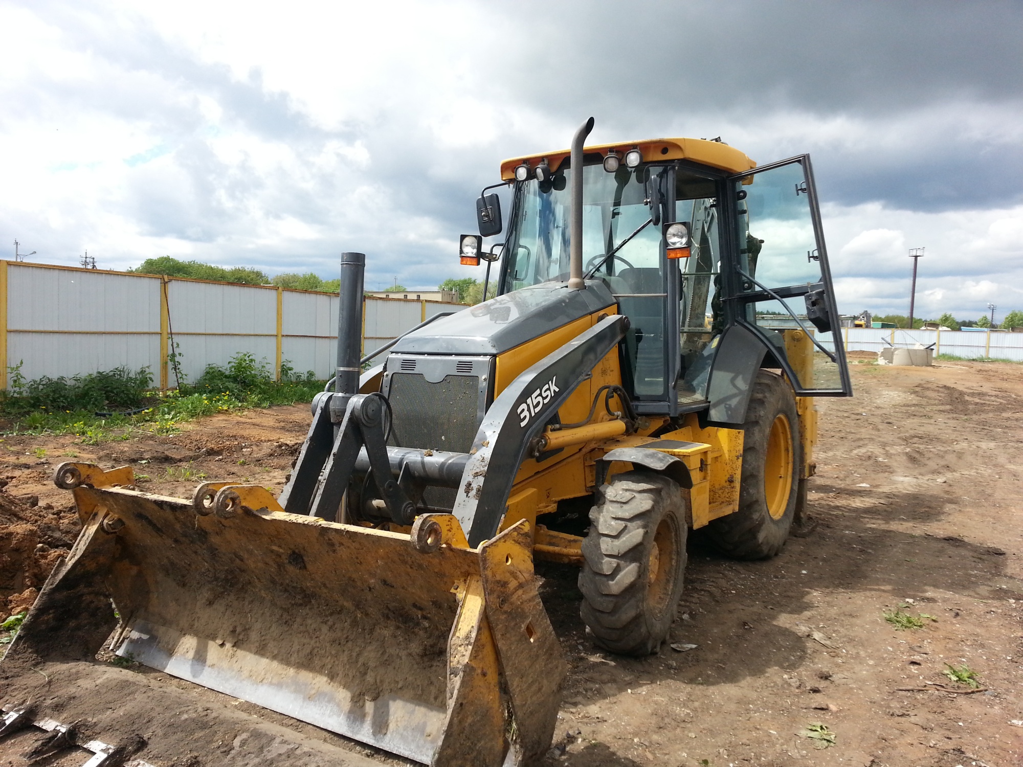 Экскаватор - погрузчик JOHN DEERE 315SK купить в компании Рабочие Машины
