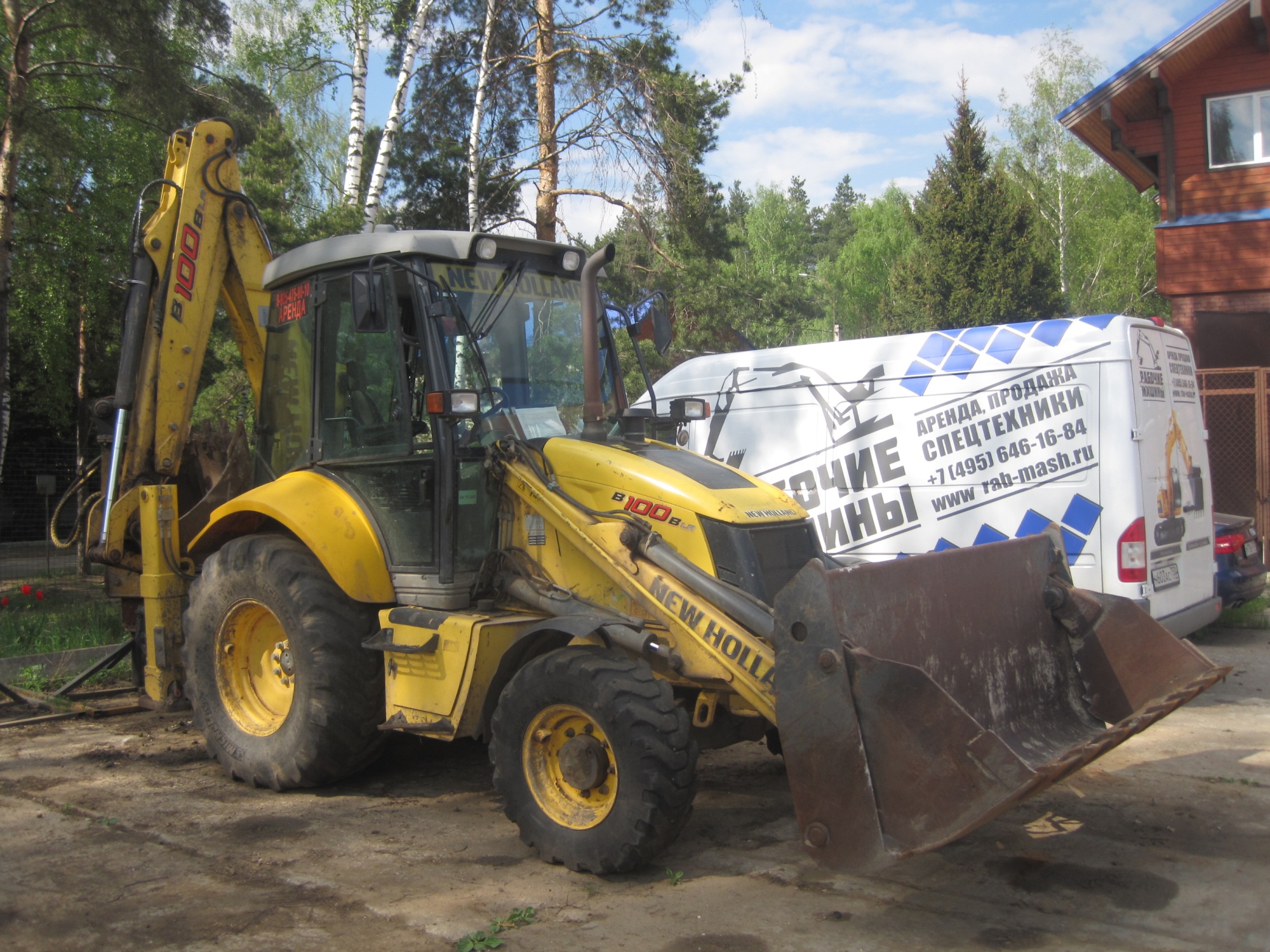 Экскаватор-погрузчик New Holland B100B купить в компании Рабочие Машины