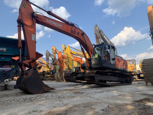 Гусеничный экскаватор Hitachi ZX 240 купить в компании Рабочие Машины
