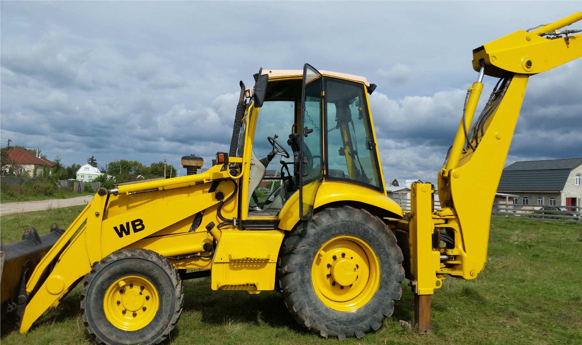 Экскаватор - погрузчик KOMATSU WB91R-2 купить в компании Рабочие Машины