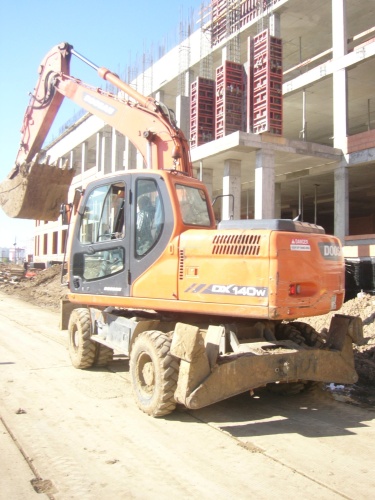 экскаватор колесный DOOSAN 140 W купить в компании Рабочие Машины